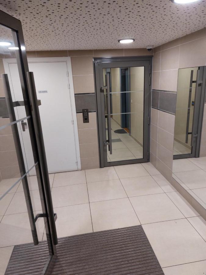 Apparemment Cosy Avec Parking Exterieur Gratuit Apartment Aulnay-sous-Bois Luaran gambar